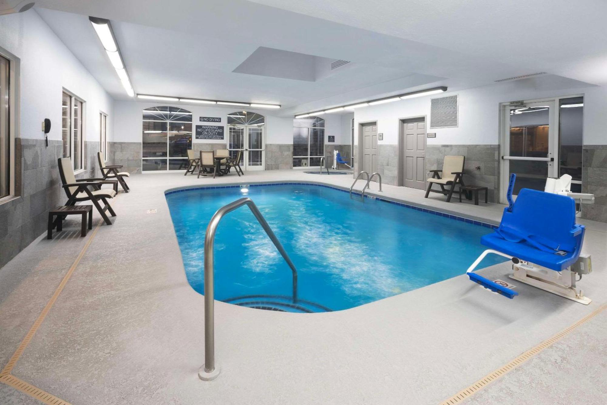 Country Inn & Suites By Radisson Asheville Downtown Tunnel Road Exteriör bild